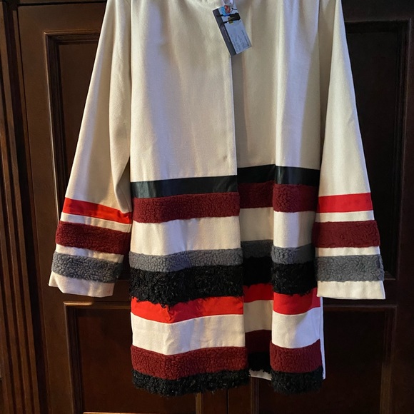 - Cream and mix colors Jacket size M/L endless ris - Picture 2 of 4